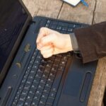 Cara Mengatasi Black Screen pada Laptop