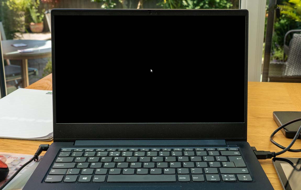 cara mengatasi laptop layar hitam