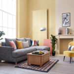 ruang tamu sempit ruangan rumah bagus kombinasi inspirasi terasa interiordesign sulap luas paduan tembok dinding kuning kecil coklat minimalis istimewa