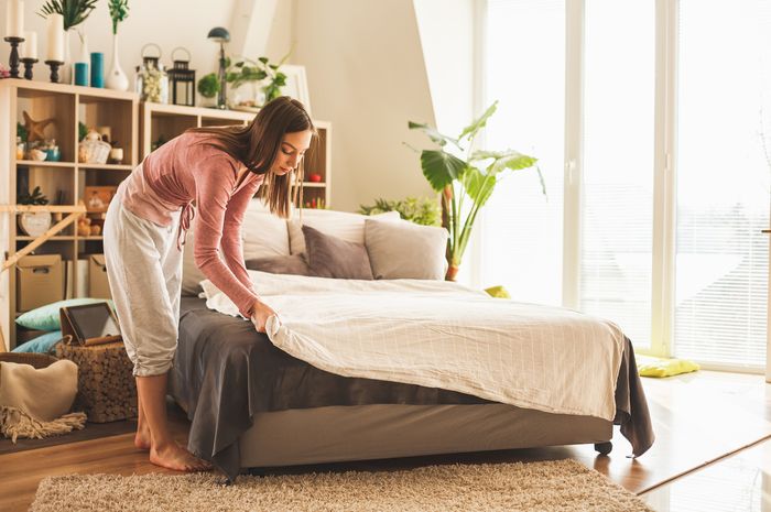 kasur bantal menjemur ibu sedang manfaat jemur benar tips dijemur menepuk seorang ada